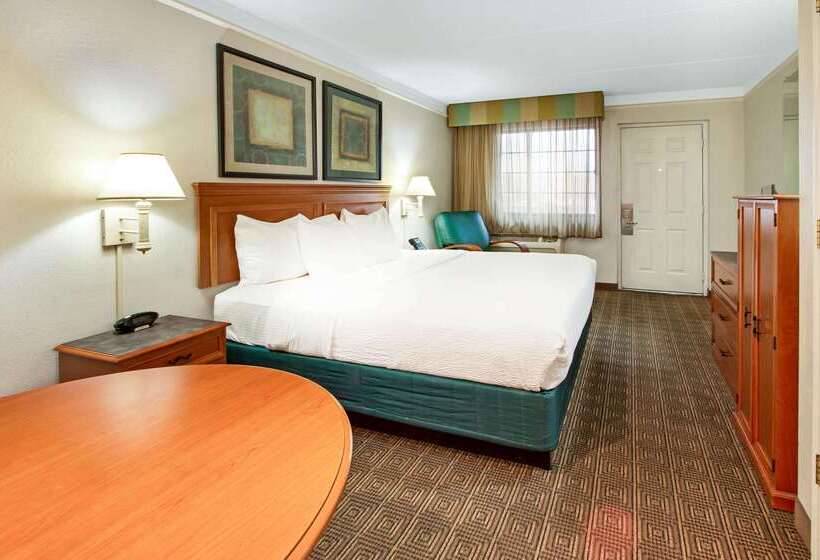 هتل La Quinta Inn By Wyndham Albuquerque Airport