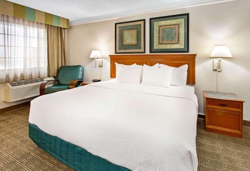 هتل La Quinta Inn By Wyndham Albuquerque Airport