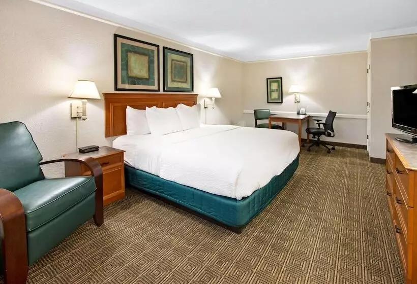 Отель La Quinta Inn By Wyndham Albuquerque Airport