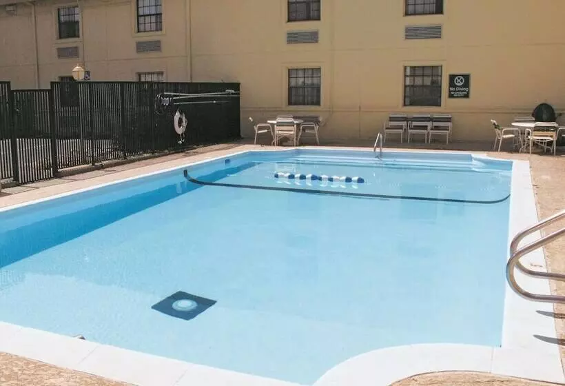 ホテル La Quinta Inn By Wyndham Omaha West