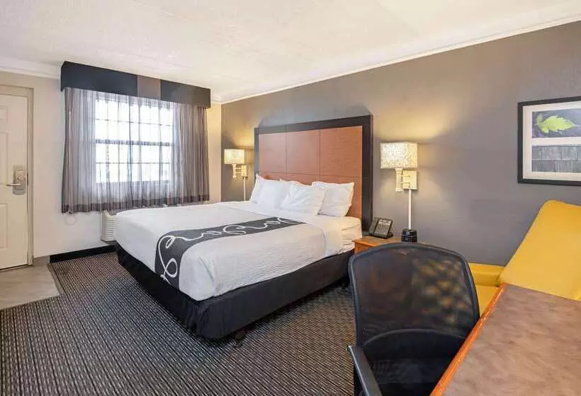 Szálloda La Quinta Inn By Wyndham San Antonio I35 N At Toepperwein