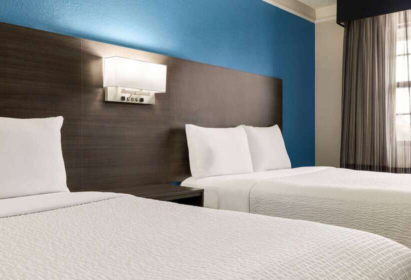 هتل La Quinta Inn By Wyndham San Antonio I35 N At Toepperwein