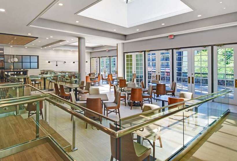 Hilton Peachtree City Atlanta Hotel & Conference Center