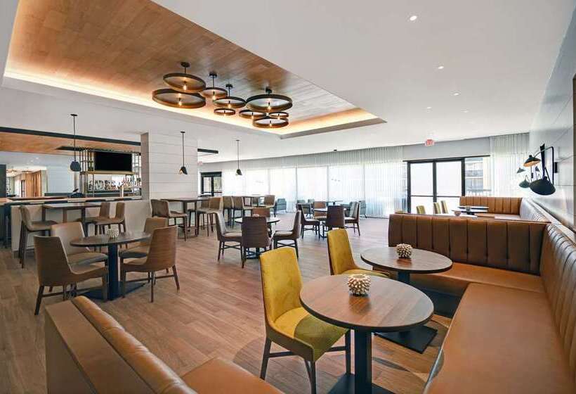 Hilton Peachtree City Atlanta Hotel & Conference Center