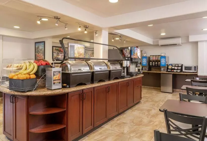 호텔 Best Western Plus Raffles Inn & Suites