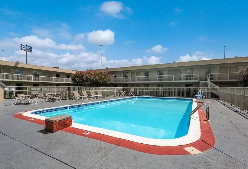 בית מלון כפרי Best Western University Inn