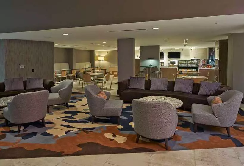 ホテル Hilton Raleigh North Hills