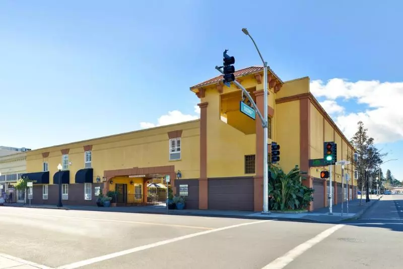 Napa Valley Hotel & Suites