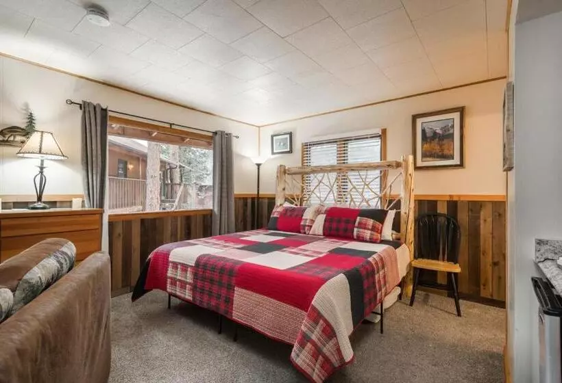 هتل Ponderosa Lodge