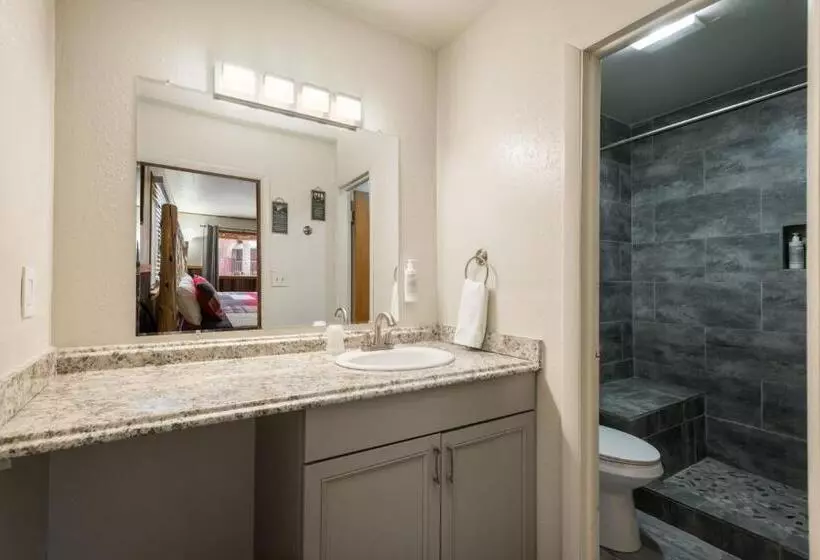 هتل Ponderosa Lodge