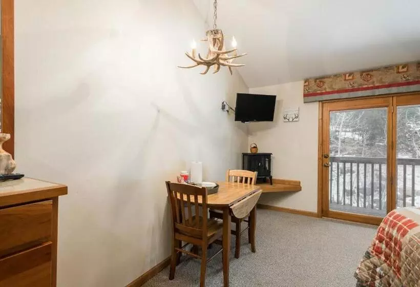 هتل Ponderosa Lodge