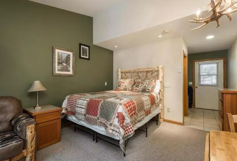 هتل Ponderosa Lodge