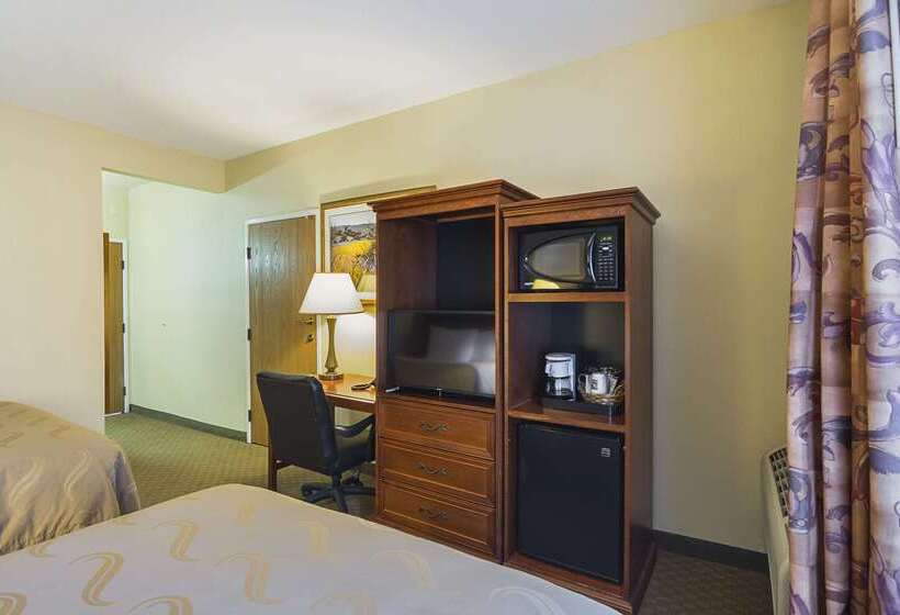 هتل Quality Inn Fresno Yosemite Airport