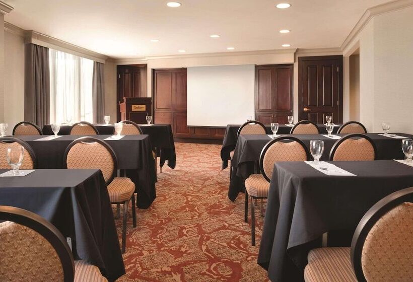 Radisson Hotel Cincinnati Riverfront