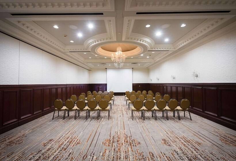 Radisson Hotel Cincinnati Riverfront