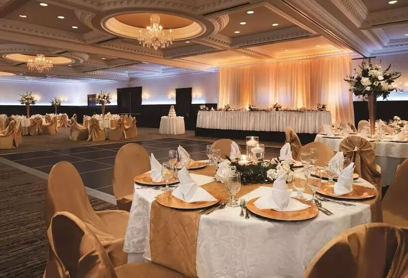 Radisson Hotel Cincinnati Riverfront