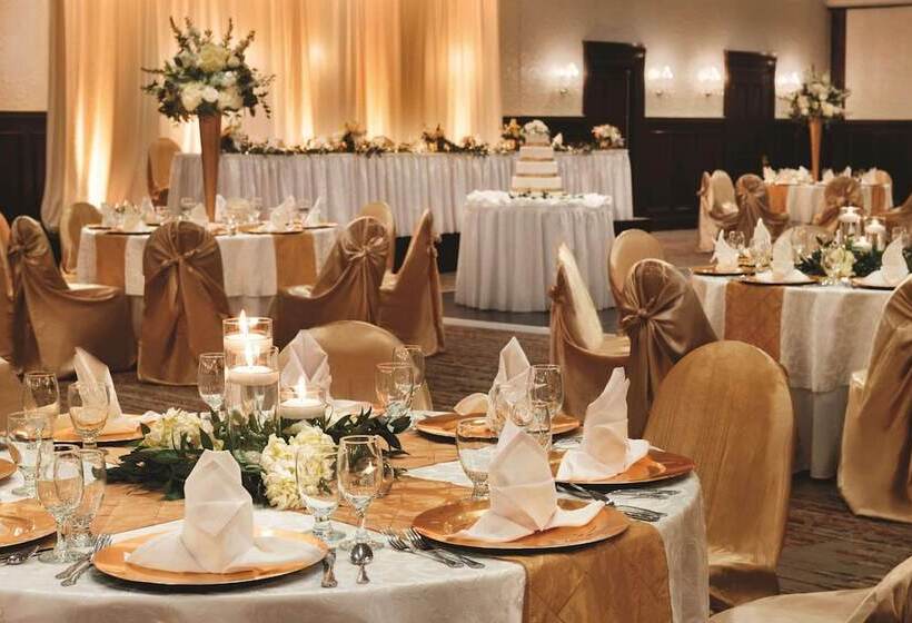 Radisson Hotel Cincinnati Riverfront