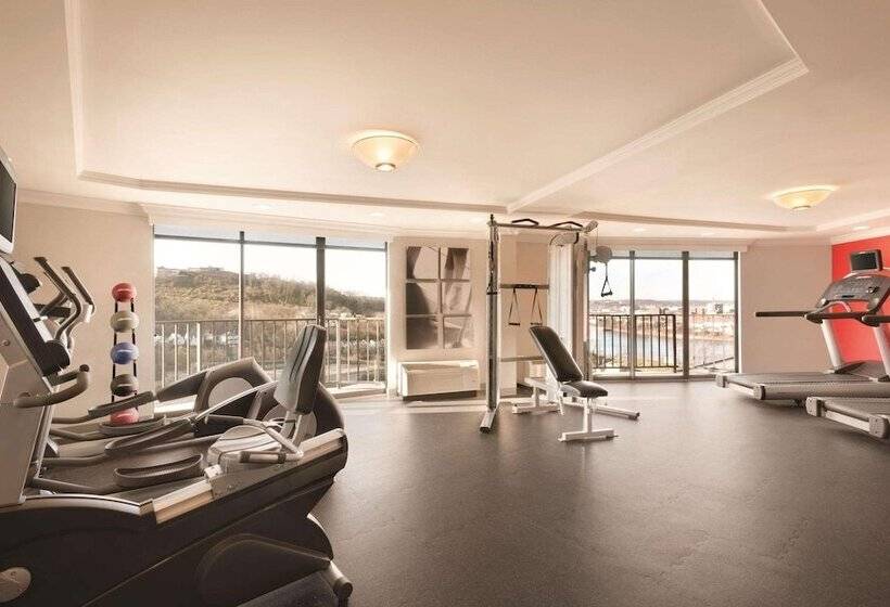 Radisson Hotel Cincinnati Riverfront