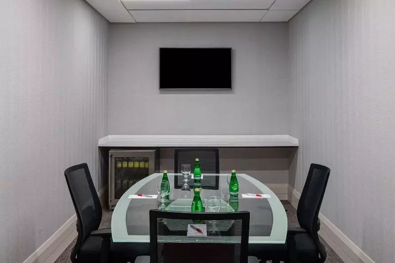 Отель Raleigh Marriott Crabtree Valley