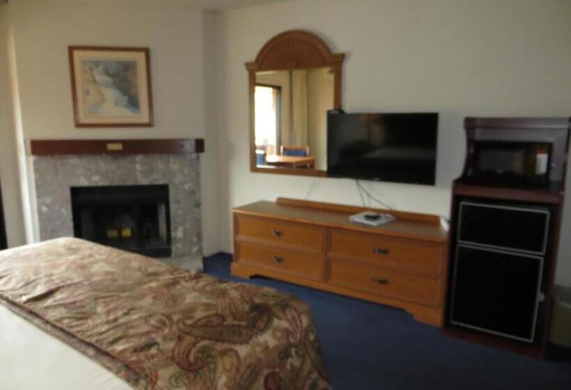 هتل The Monarch Resort