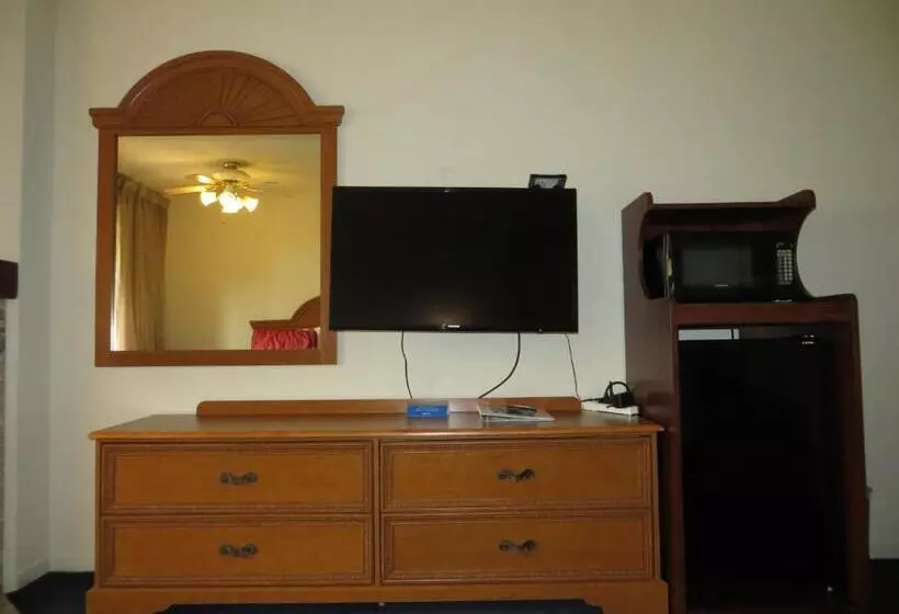 בית מלון כפרי The Monarch Resort