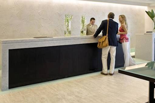 استراحتگاه Pier 66 Hotel & Marina