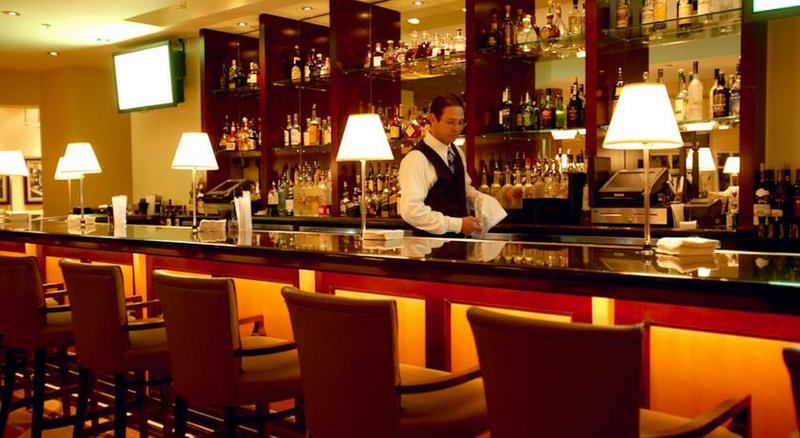 استراحتگاه Pier 66 Hotel & Marina