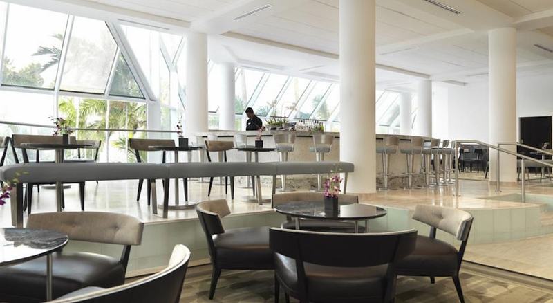 استراحتگاه Pier 66 Hotel & Marina