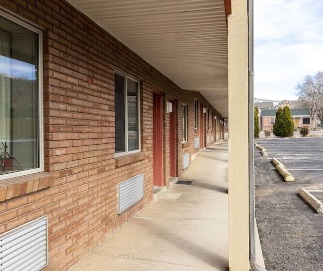 Szálloda Cedar Valley Inn