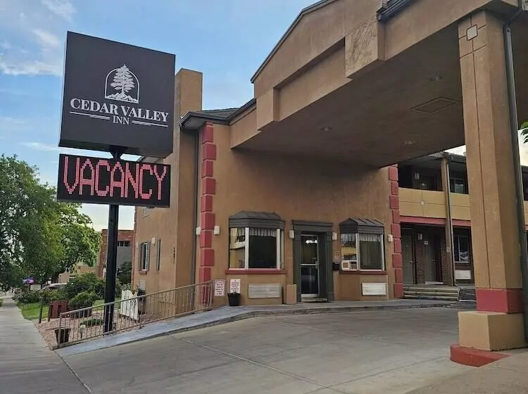 호텔 Cedar Valley Inn
