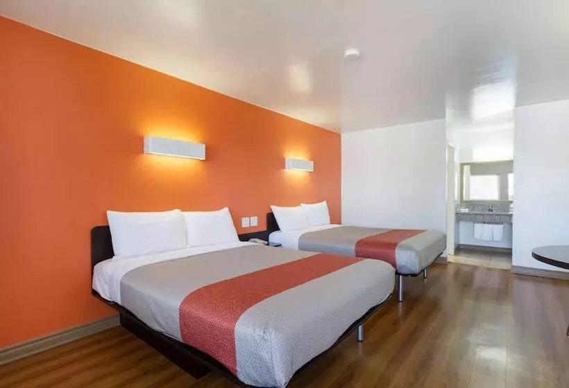 Motel 6 Claremont, Ca