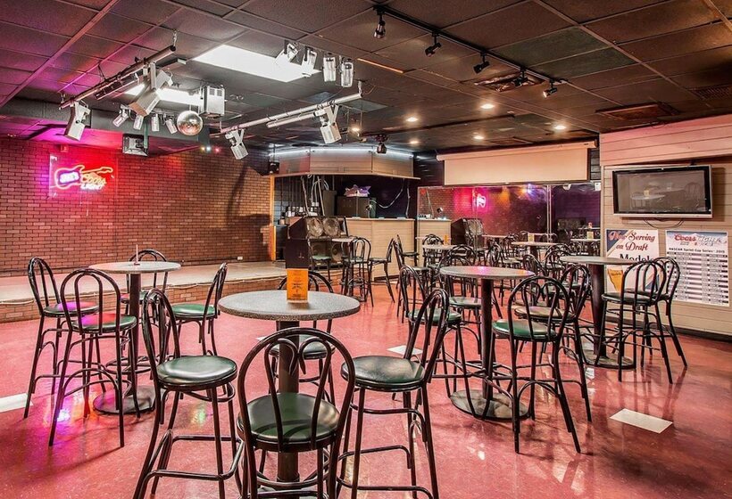 호텔 Clarion Inn & Suites Dothan South