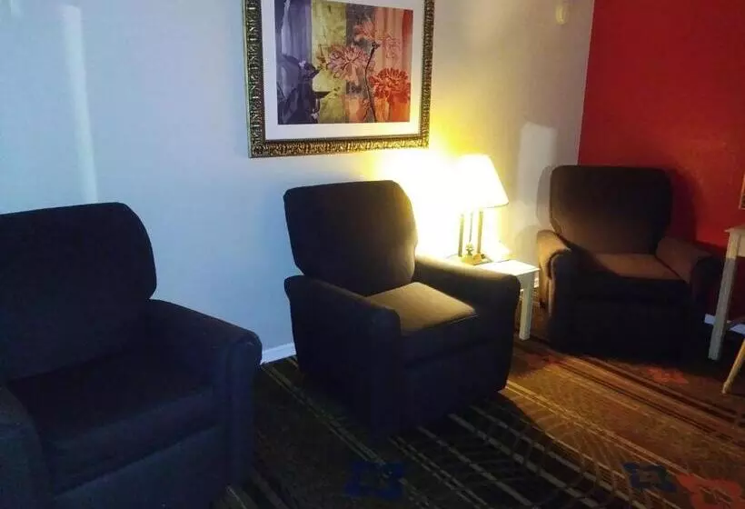 هتل Days Inn By Wyndham Hot Springs