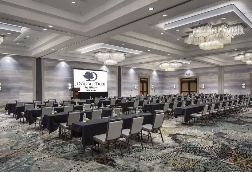 Doubletree By Hilton Hotel Modesto
