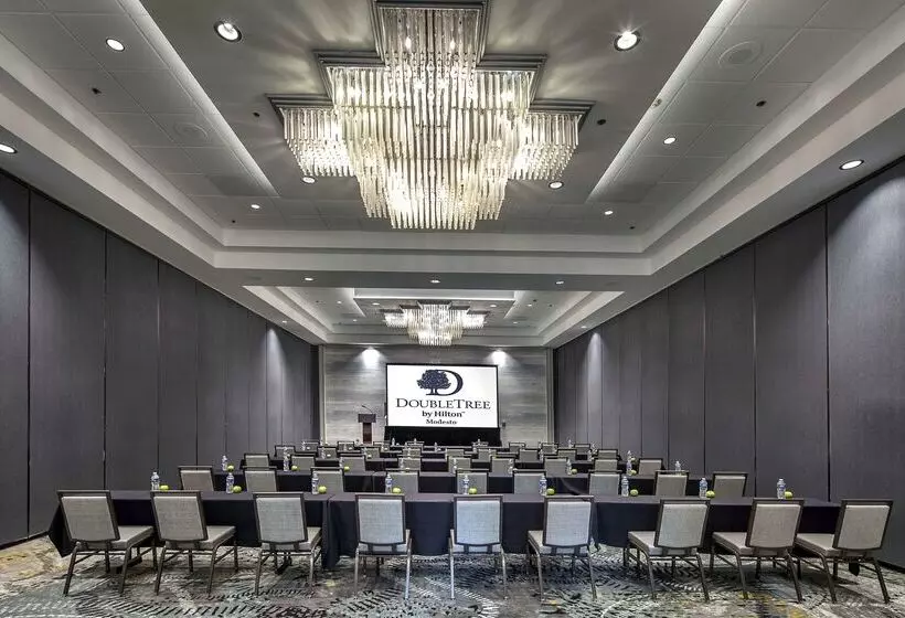 Doubletree By Hilton Hotel Modesto