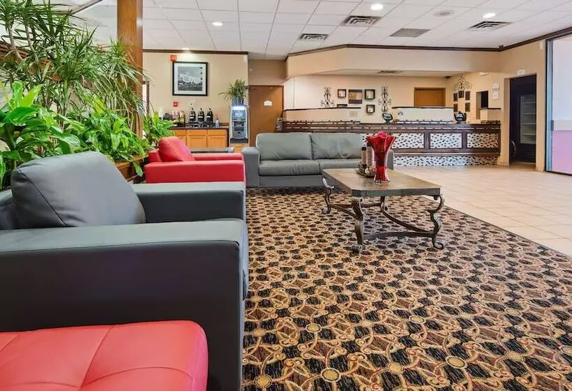 Отель Broadway Inn & Suites