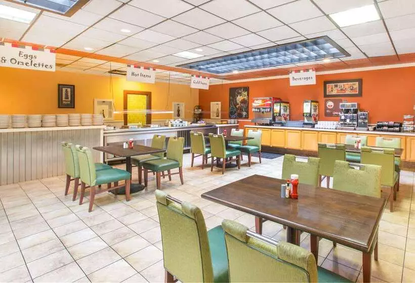 Hotel Clarion Inn & Suites And Convention Center