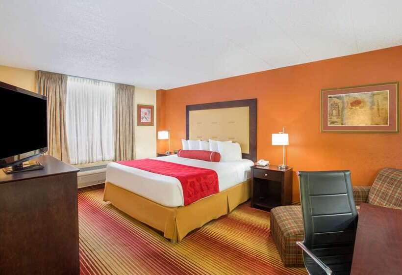 هتل Clarion Inn & Suites And Convention Center
