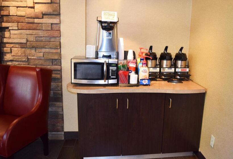 فندق Red Roof Inn Plus+ Pittsburgh East   Monroeville