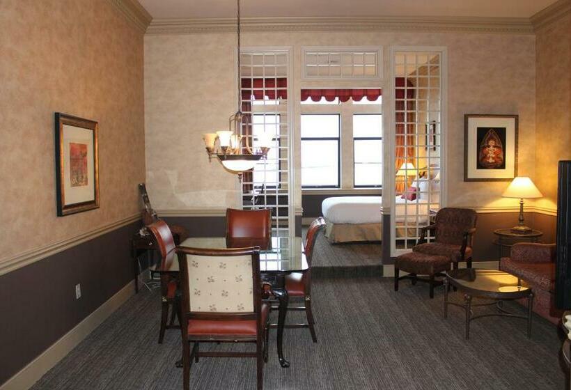 هتل Roberts Riverwalk Urban Resort