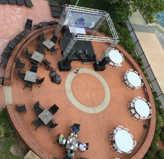 هتل Roberts Riverwalk Urban Resort