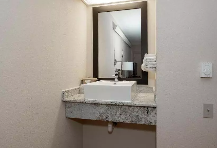 فندق Travelodge By Wyndham Peoria