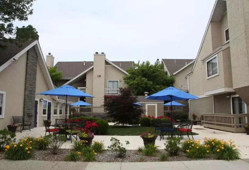 Резиденция New Haven Village Suites