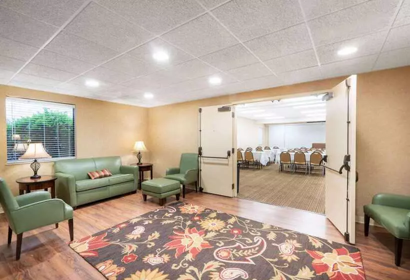 ホテル Baymont By Wyndham Knoxville/cedar Bluff