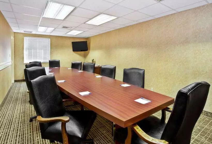 ホテル Baymont By Wyndham Knoxville/cedar Bluff