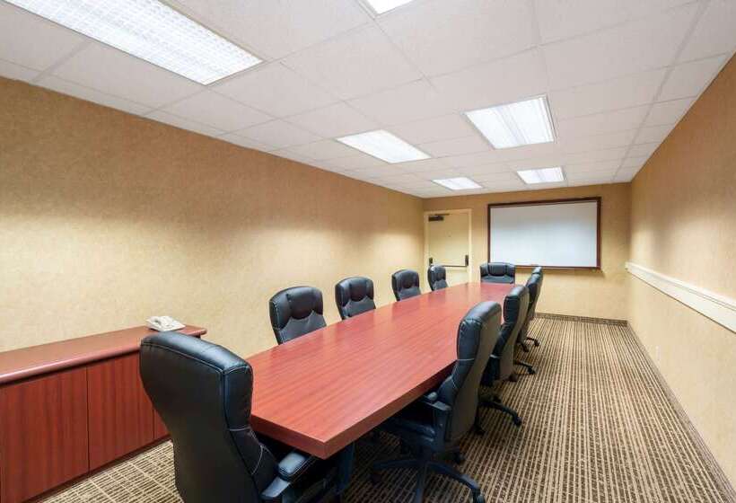 فندق Baymont By Wyndham Knoxville/cedar Bluff