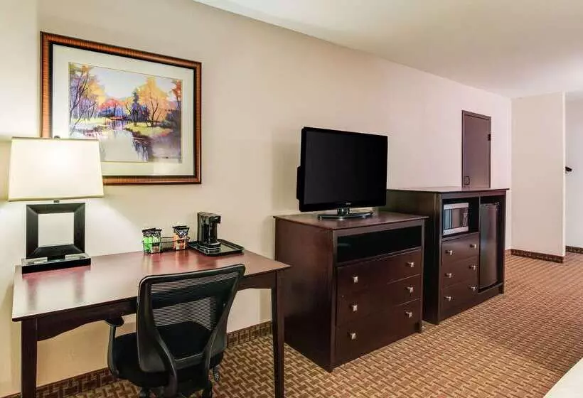 Clarion Hotel Convention Center