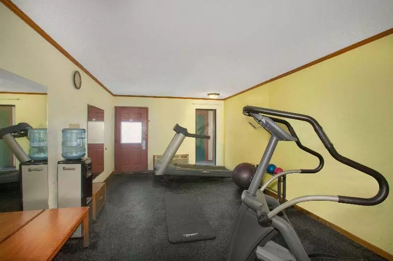 فندق Days Inn By Wyndham Wichita West Near Airport