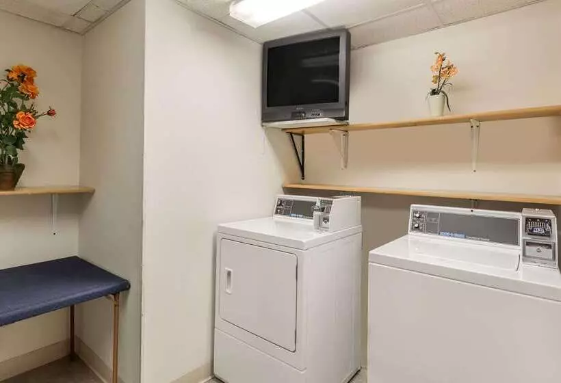 فندق Super 8 By Wyndham Germantown/milwaukee