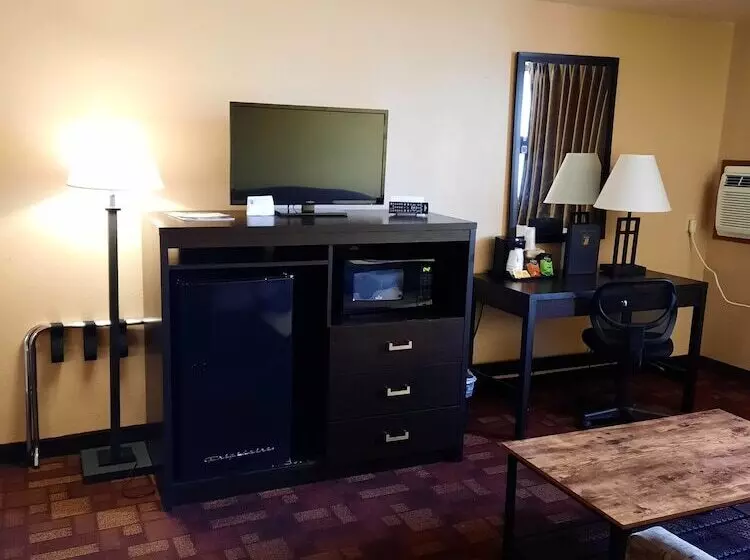 هتل Super 8 By Wyndham Watertown